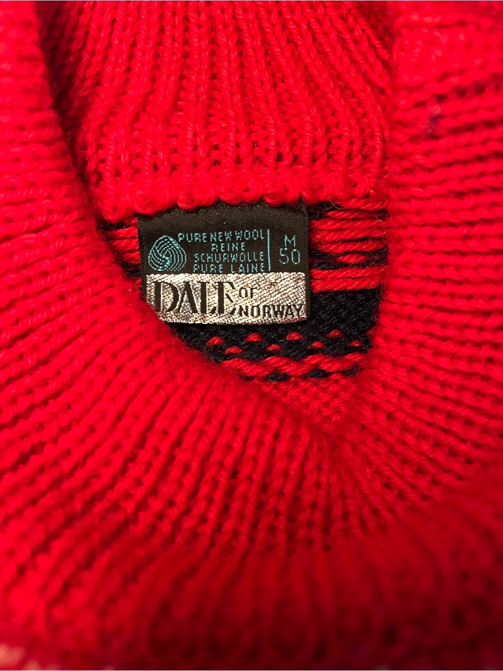 VTG Dale of Norway Pure Wool Nordic Ski Sweater Red Snowflake Mock Neck Mens 50 - Picture 4 of 7